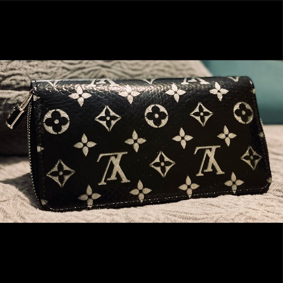 🦄🦄 Louis Vuitton Python Zippy 🦄🦄 - Picture 15 of 16